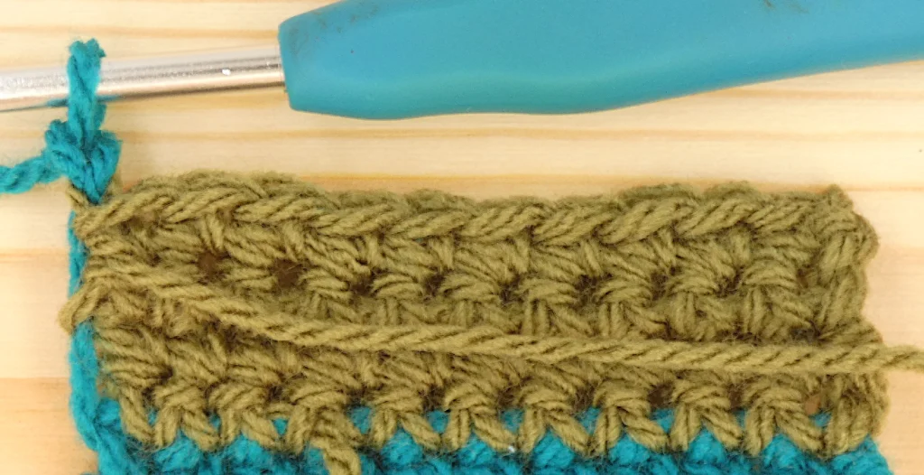 Crochet Row Colour change - carry yarn back