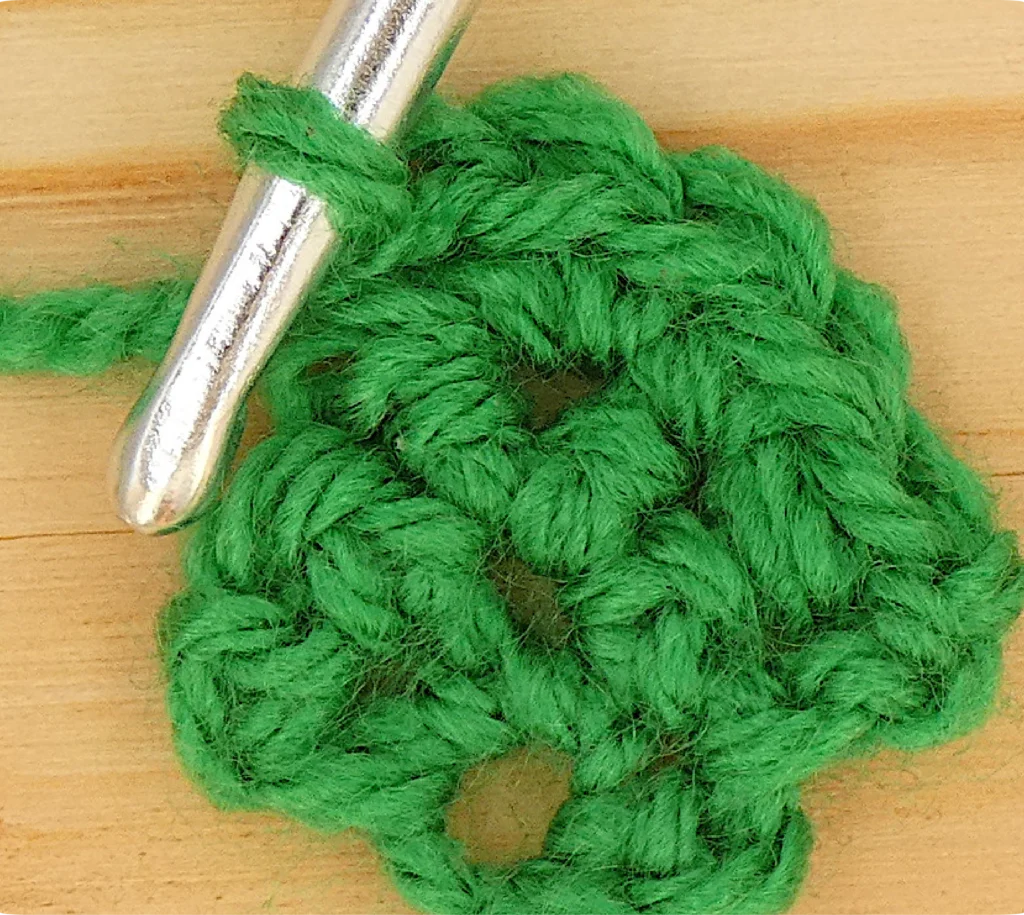 Crochet Pattern - crochet Increase tutorial - crochet photo pattern row 3