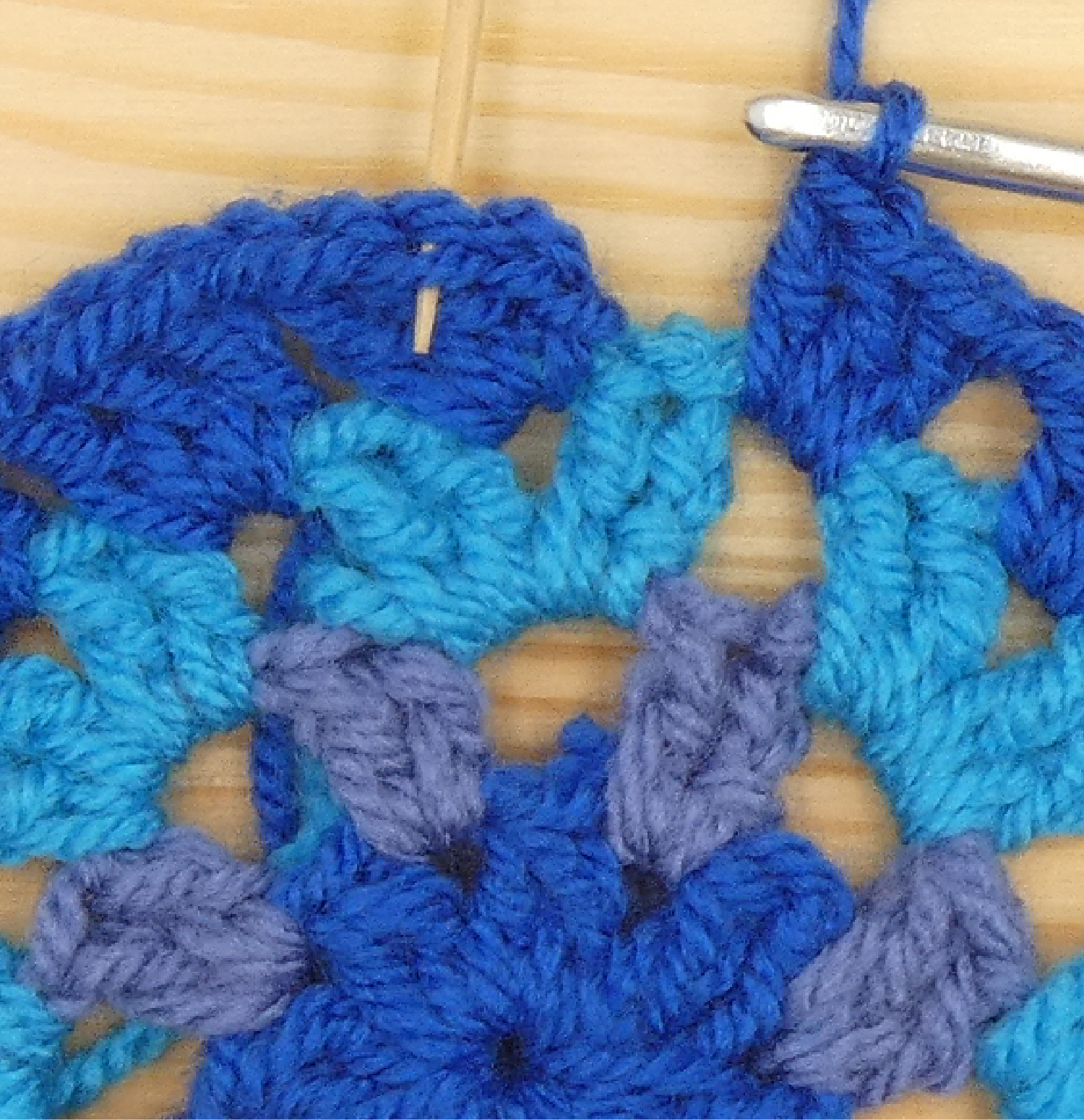 crochet pattern - easy crochet granny wheel / crochet wagon wheel crochet pattern photo pattern round 4 slipstitch