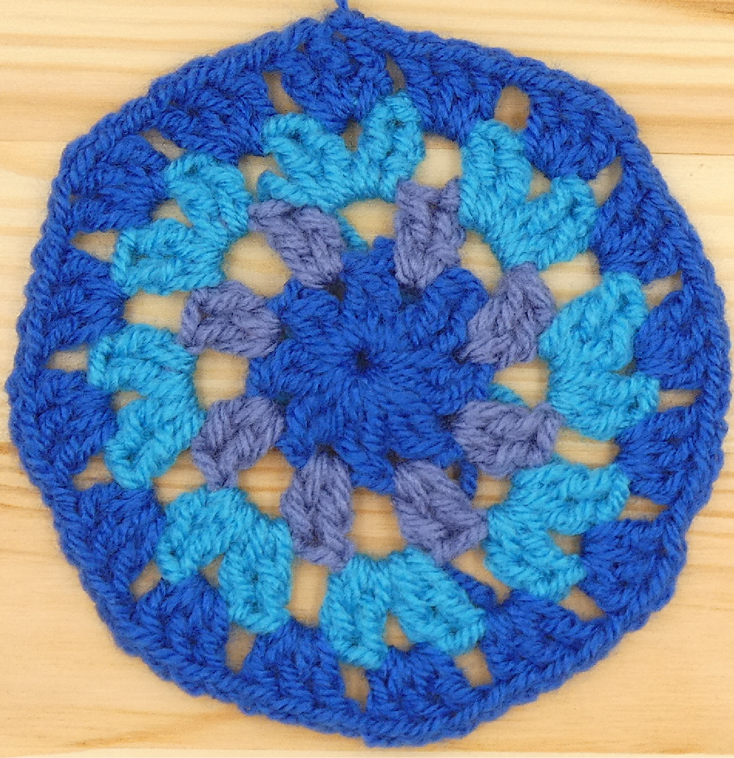 crochet pattern - easy crochet granny wheel / crochet wagon wheel crochet pattern photo pattern round 4 finished