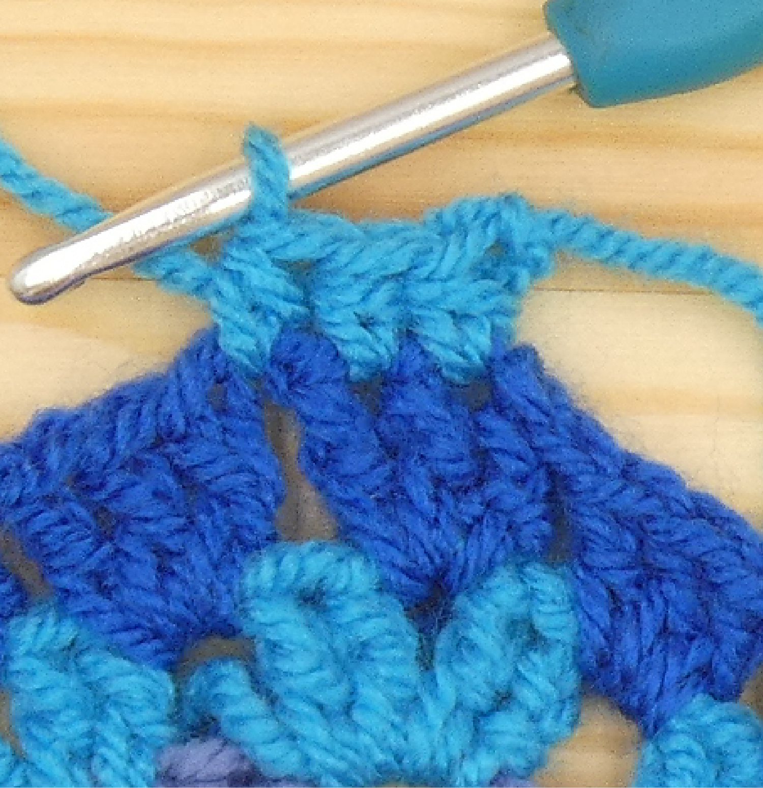 crochet pattern - easy crochet granny wheel / crochet wagon wheel crochet pattern photo pattern round 5 Standing Htr Hdc,