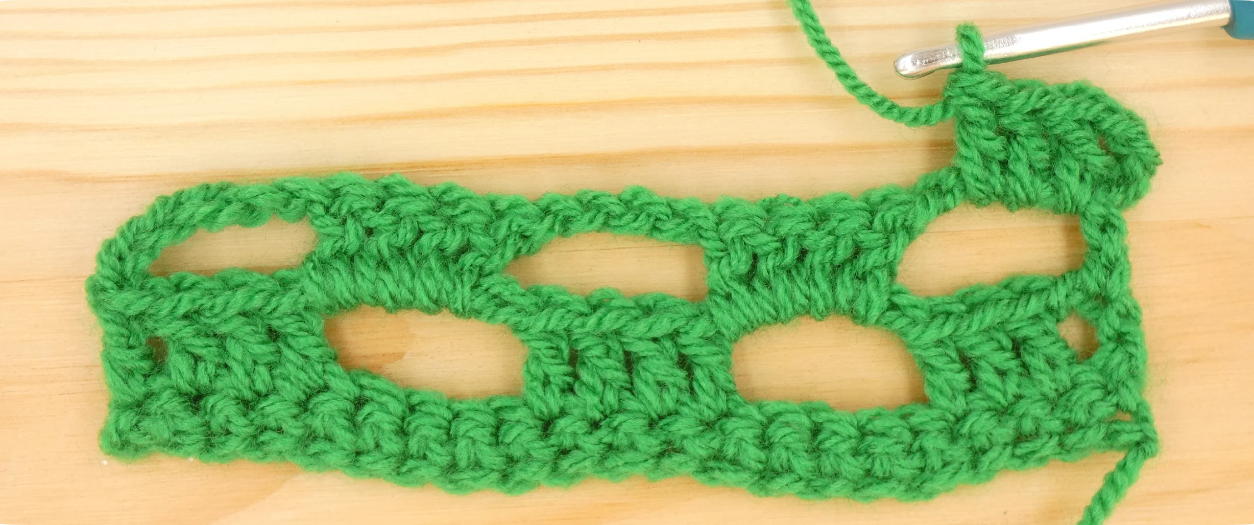 Crochet Pattern - Crossed Trebles pattern row 4