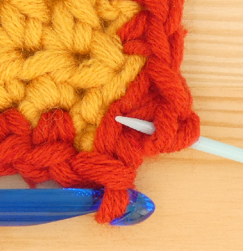 Border Half treble / Half double Crochet photo instructions SlSt placement