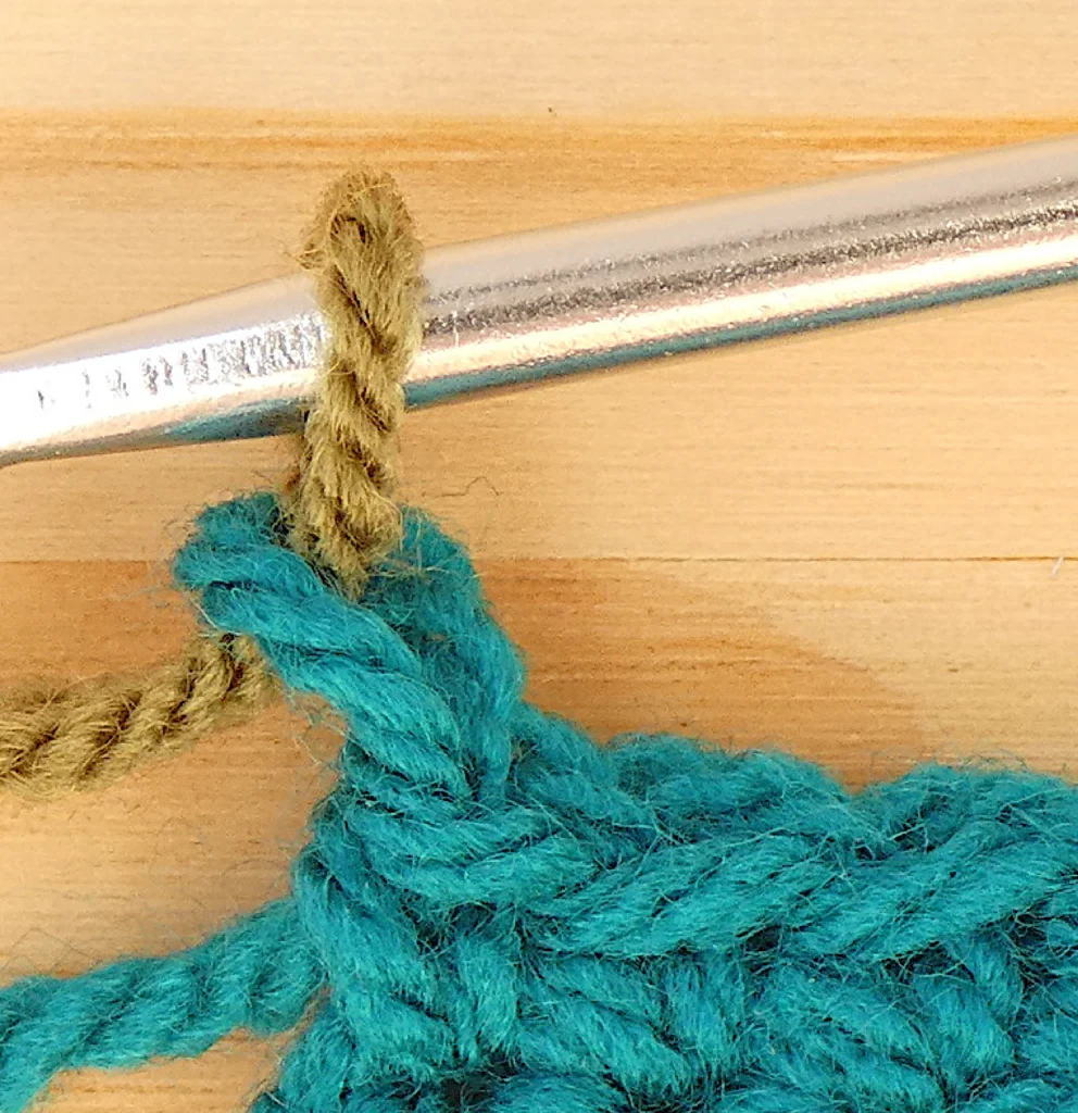 Crochet Row Colour change - pull loop up