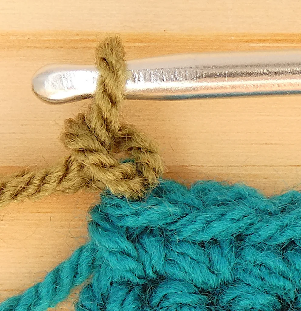 Crochet Row Colour change - pull old colour tight