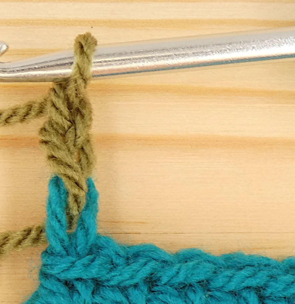 Crochet Row Colour change - Htr chain 2