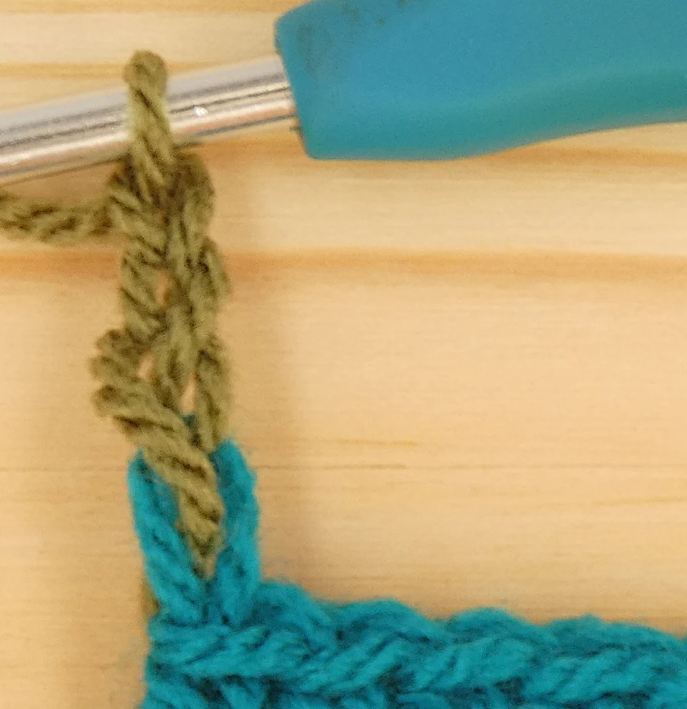 Crochet Row Colour change - Tr chain 3