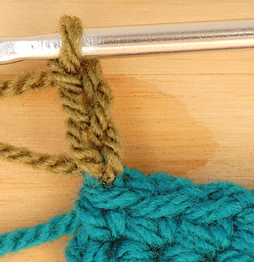Crochet Row Colour change - pull old colour tight