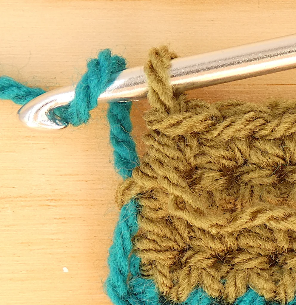 Crochet Row Colour change Several rows - loop yarn on hook