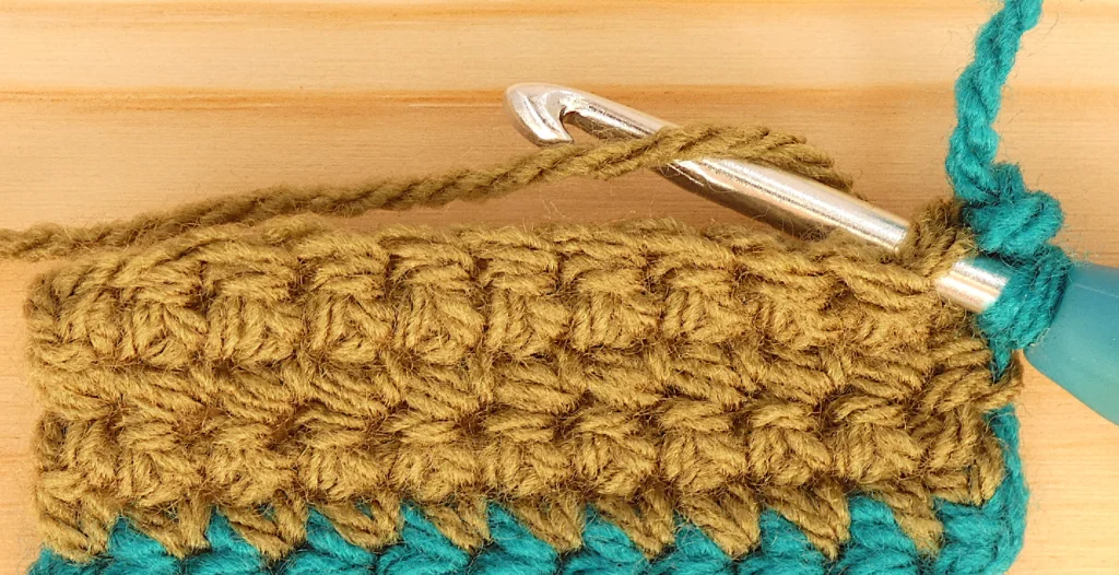 Crochet Row Colour change - catch yarn