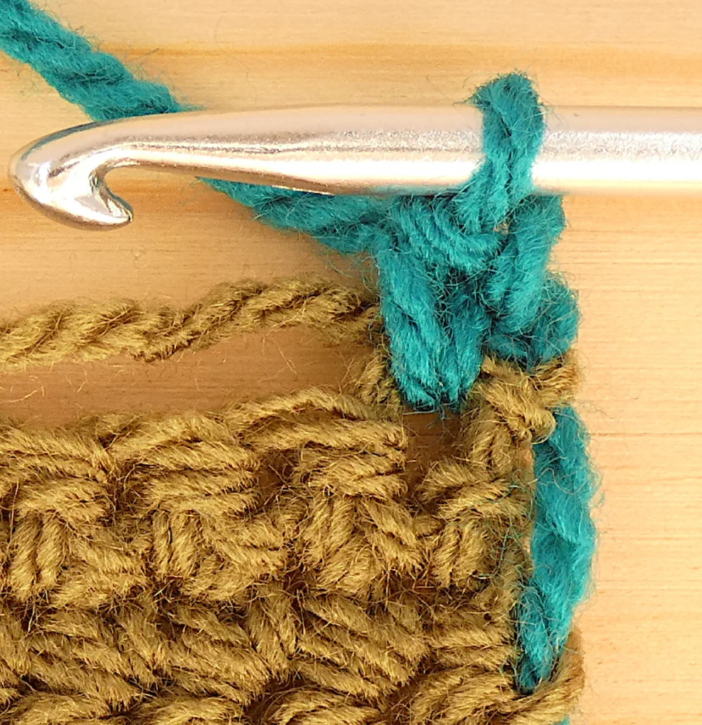 Crochet Row Colour change - carry right side
