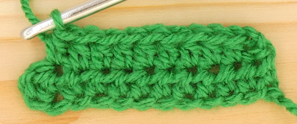 Crochet Pattern - crochet decrease tutorial - crochet photo pattern row 2