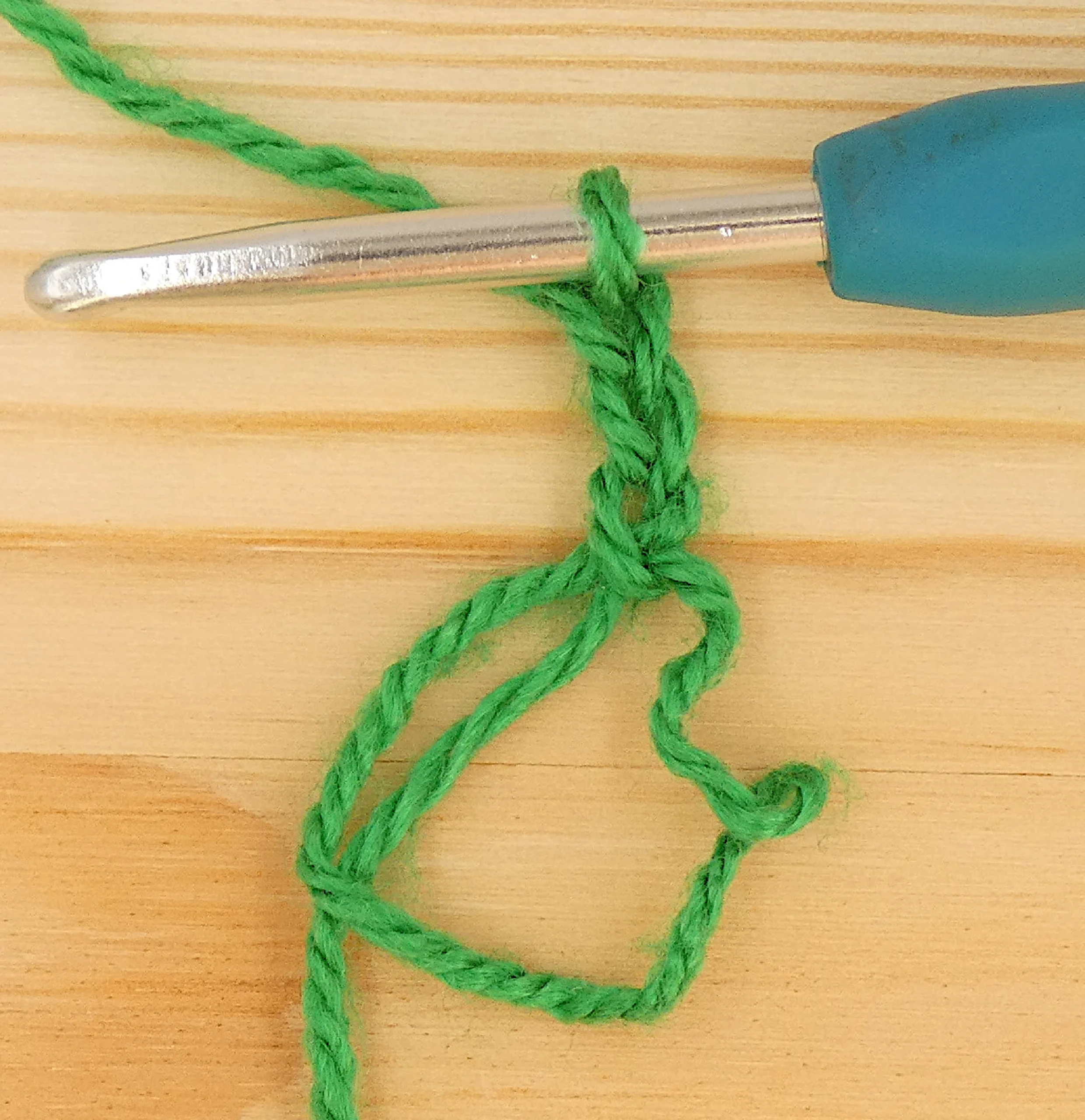 crochet circle Tr treble Dc double continuous circle written pattern perfect round shape round 1