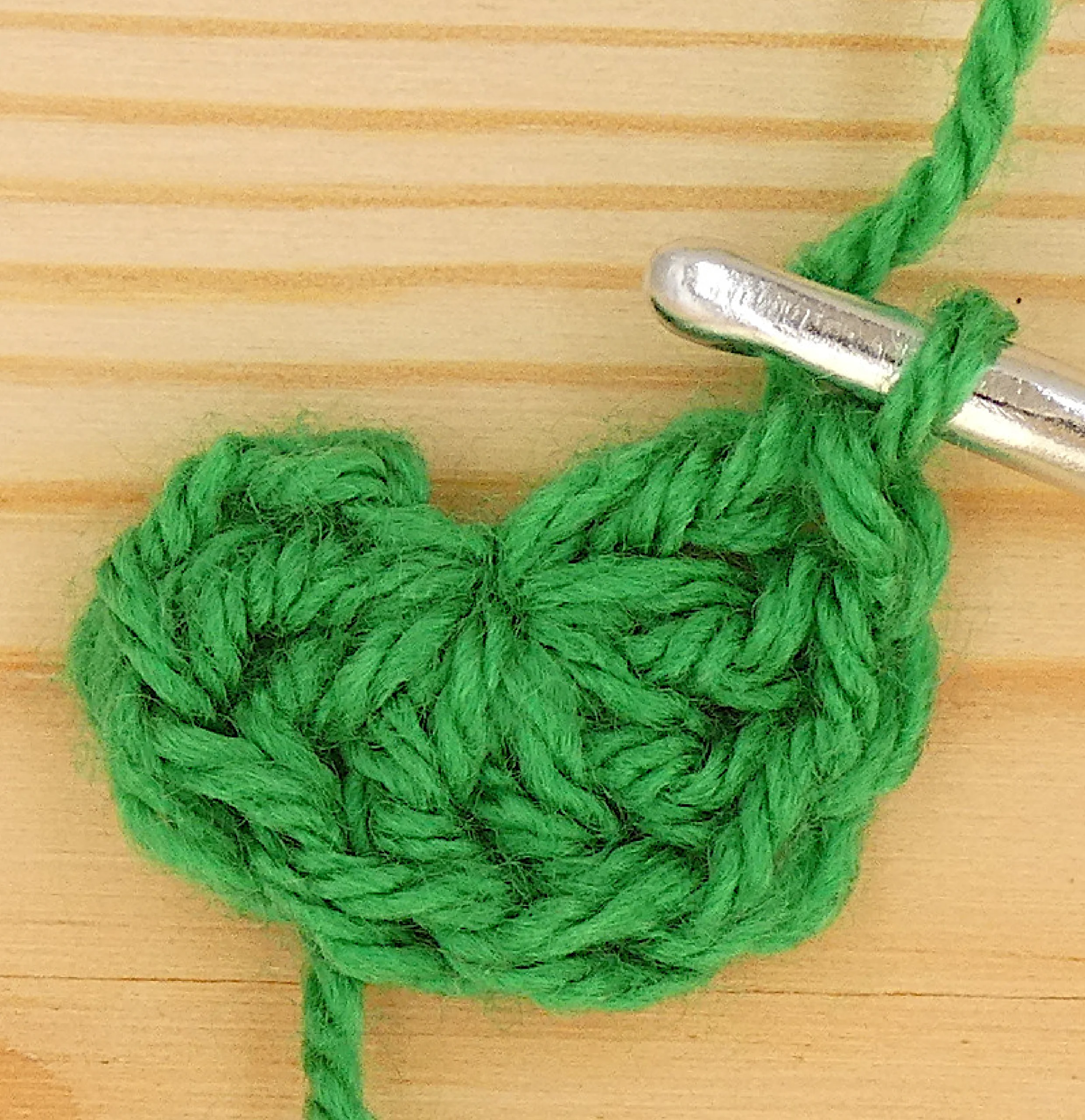 crochet circle Tr treble Dc double continuous circle written pattern perfect round shape round 1