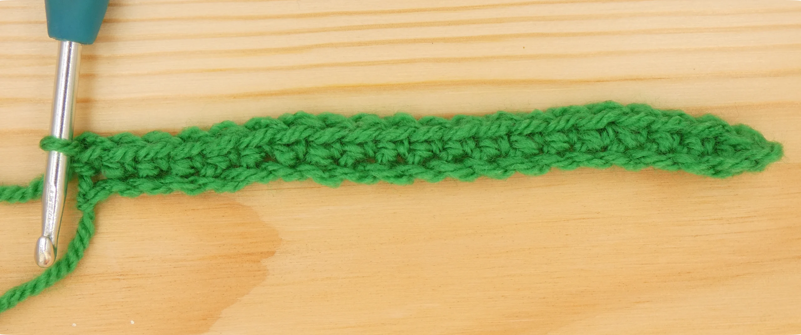 Crochet Pattern - Crossed Trebles pattern row 1