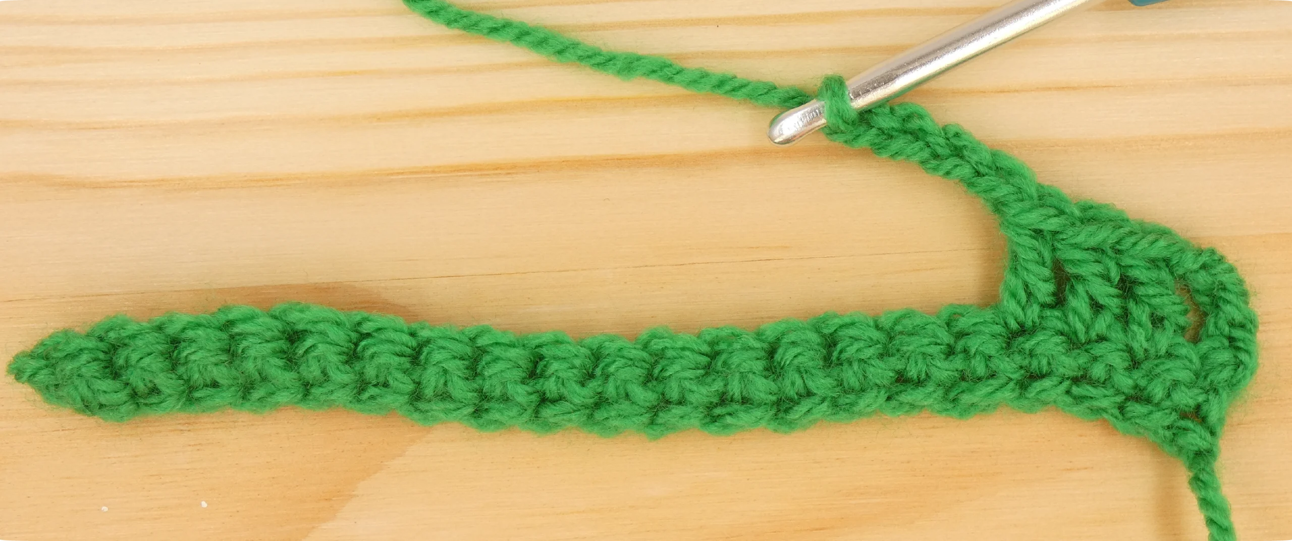 Crochet Pattern - Crossed Trebles pattern row 2