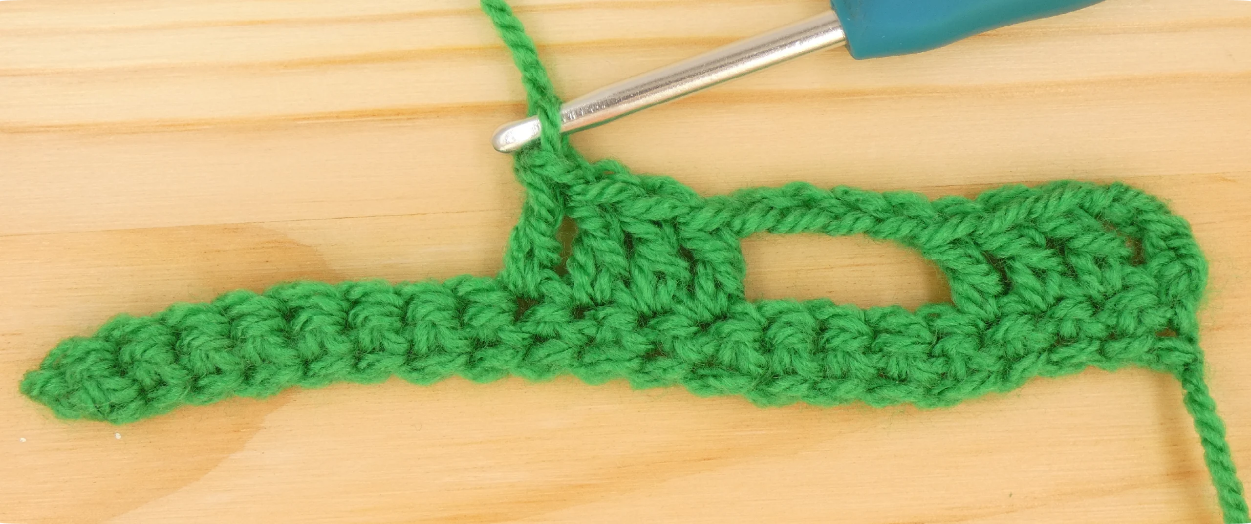 Crochet Pattern - Crossed Trebles Written pattern row 2