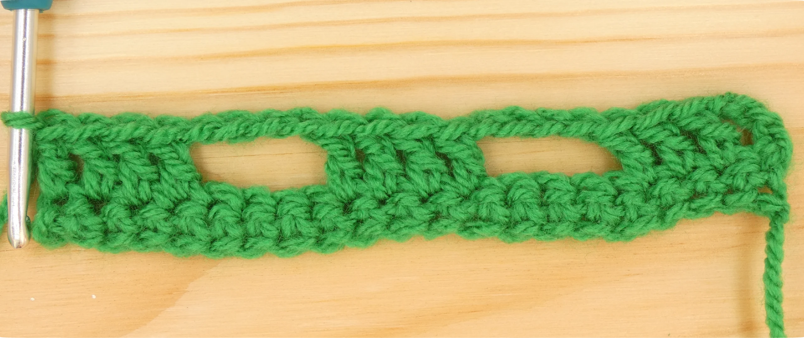 Crochet Pattern - Crossed Trebles pattern row 2