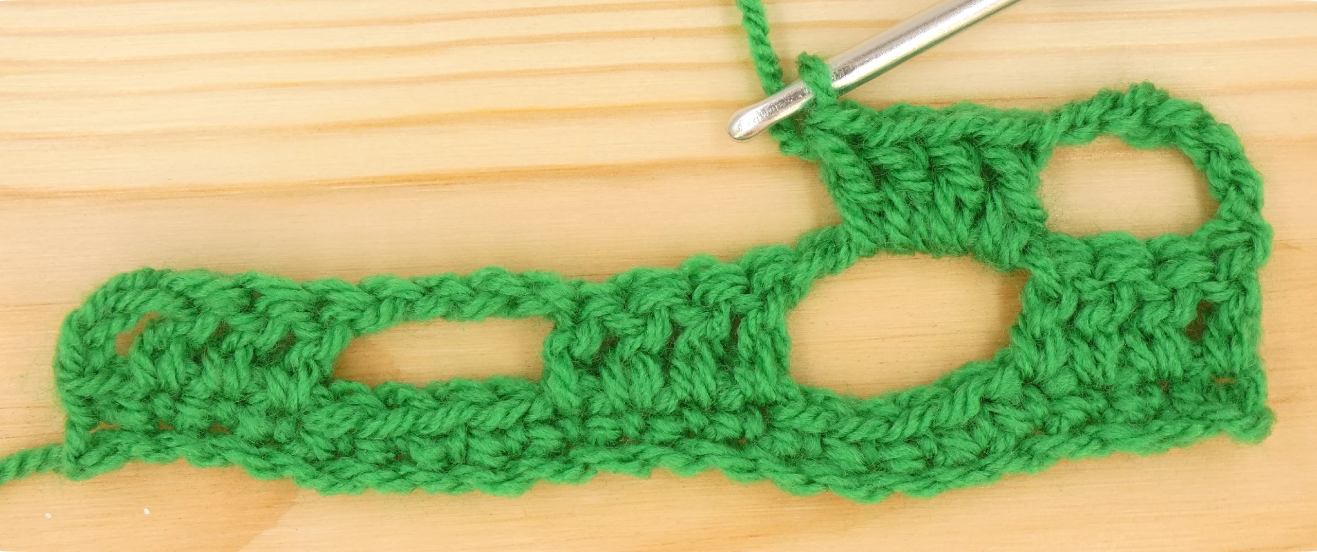 Crochet Pattern - Crossed Trebles Written pattern row 3