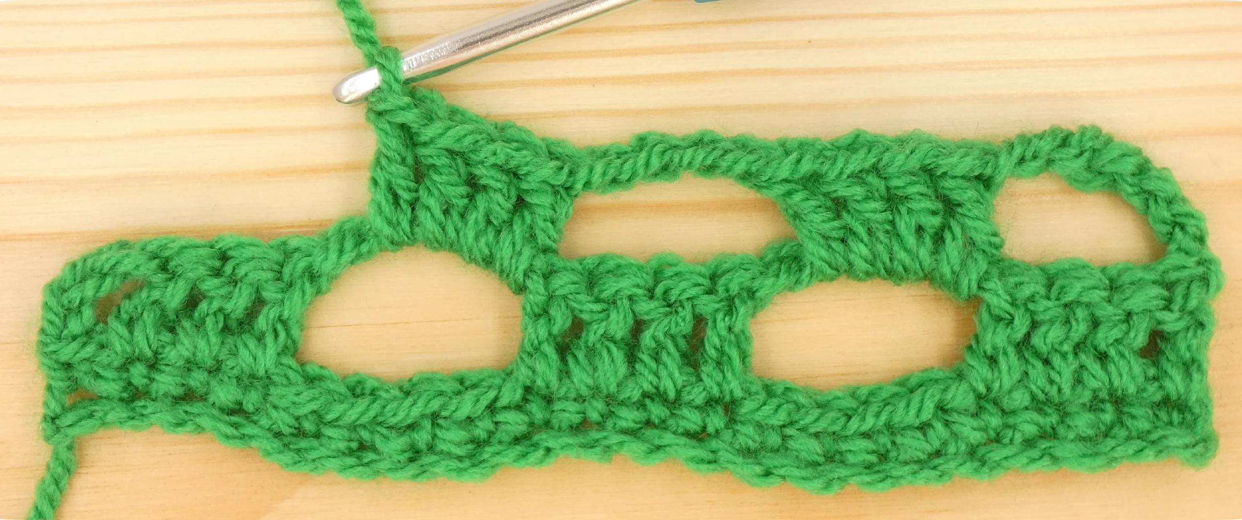 Crochet Pattern - Crossed Trebles Written pattern row 3