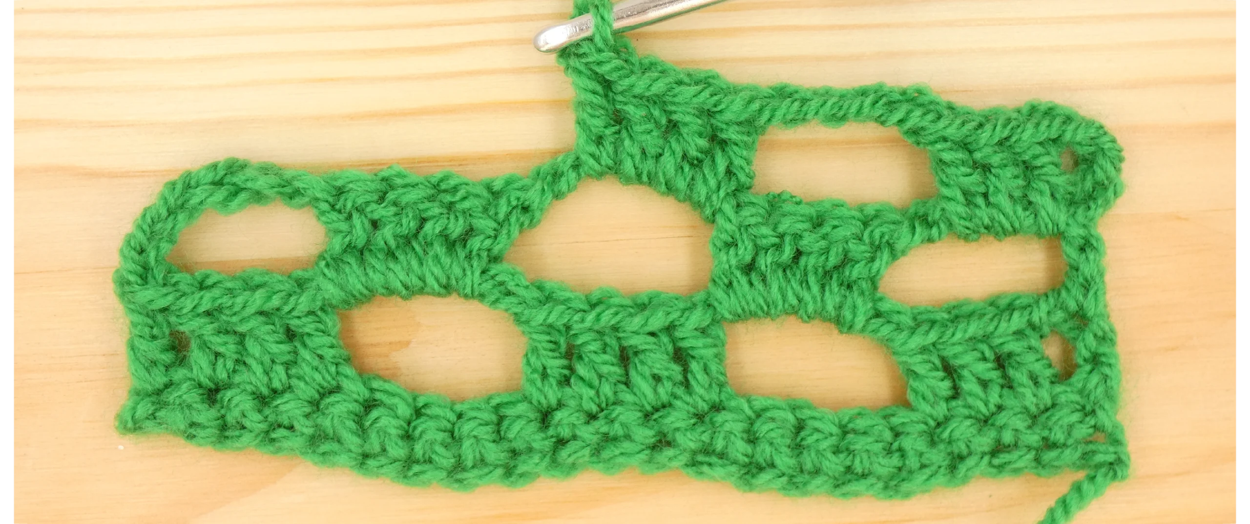 Crochet Pattern - Crossed Trebles Written pattern row 4