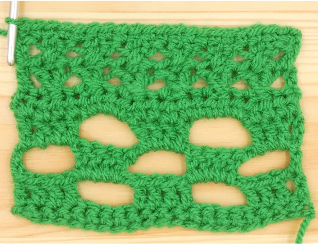 crochet pattern - Crossed trebles swatch