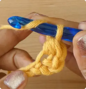 10 M1 yarn over work in 2nd chain Katie McCrochet