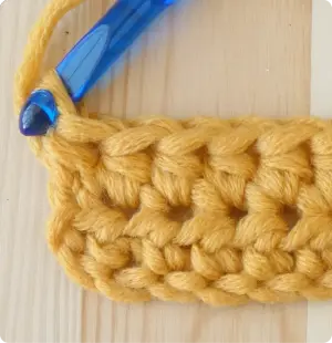 40 M3 Chain 2 work 1st stitch last st Katie McCrochet